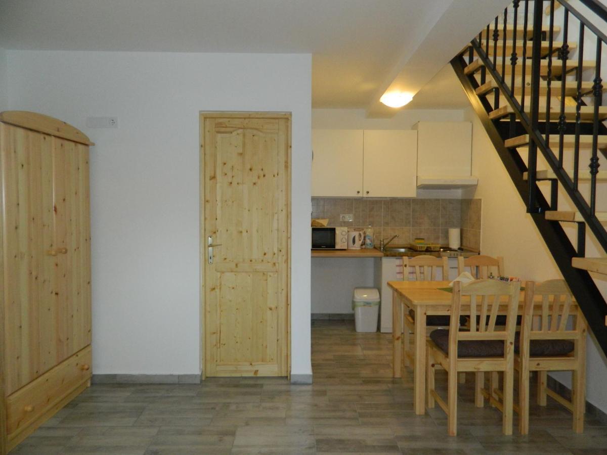 Familia-Pelso Apartmanhaz Zamardi Exterior photo