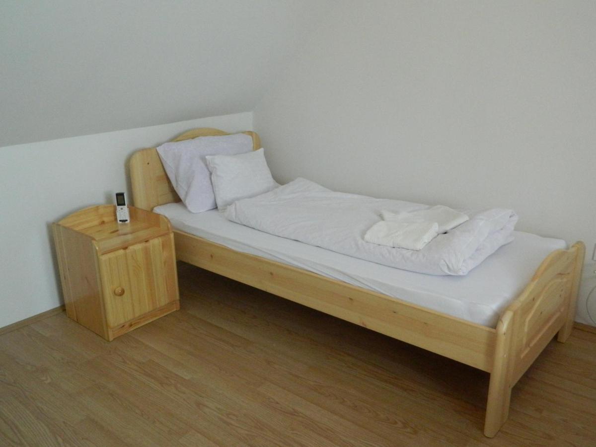 Familia-Pelso Apartmanhaz Zamardi Exterior photo